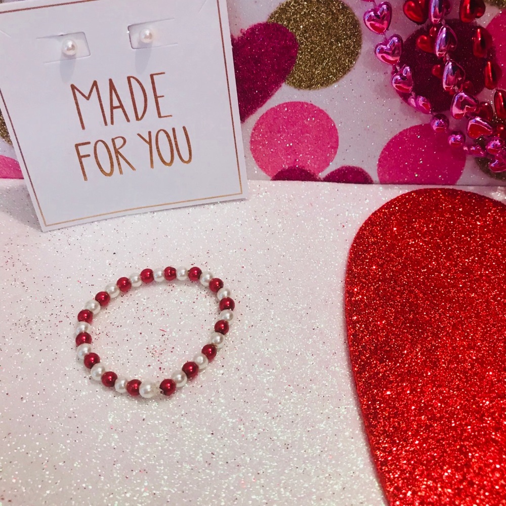 ❤️Infant Valentines Day red and white bracelet